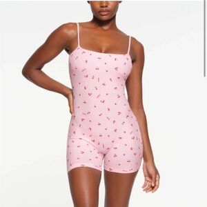 SKIMS SOFT LOUNGE SCOOP ONESIE |
CHERRY BLOSSOM PRINT